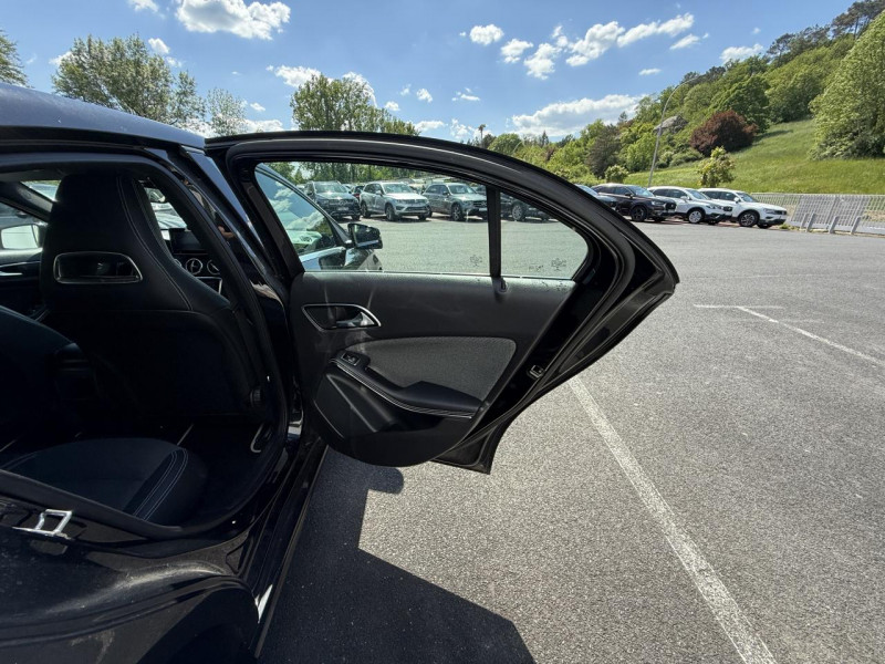 Photo 30 de l'offre de MERCEDES-BENZ CLASSE A A 180 - BV 7G-DCT - INSPIRATION - CAMERA AR   CLIM à 19490€ chez Triplo auto