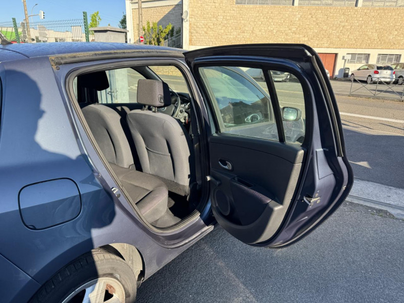 Photo 12 de l'offre de RENAULT CLIO 1.6I - 110 DYNAMIQUE   CLIM à 5490€ chez Triplo auto