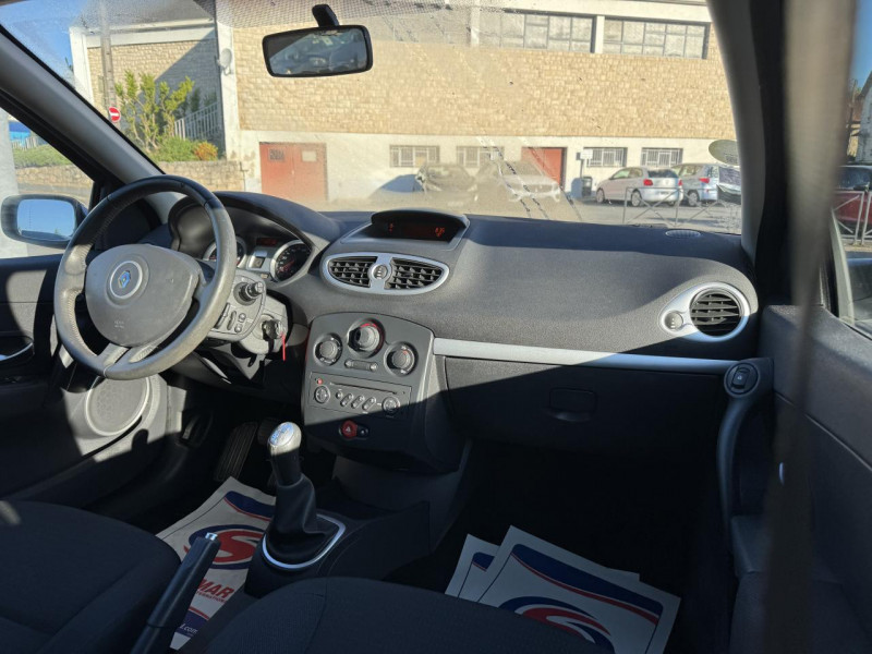 Photo 14 de l'offre de RENAULT CLIO 1.6I - 110 DYNAMIQUE   CLIM à 5490€ chez Triplo auto
