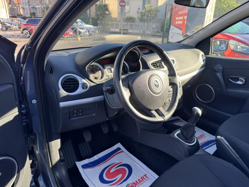 Photo 22 de l'offre de RENAULT CLIO 1.6I - 110 DYNAMIQUE   CLIM à 5490€ chez Triplo auto