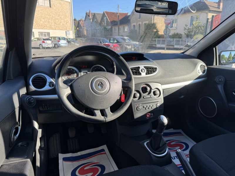 Photo 19 de l'offre de RENAULT CLIO 1.6I - 110 DYNAMIQUE   CLIM à 5490€ chez Triplo auto