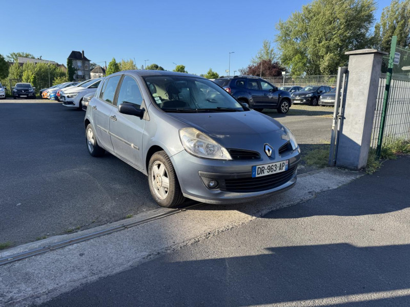 Photo 7 de l'offre de RENAULT CLIO 1.6I - 110 DYNAMIQUE   CLIM à 5490€ chez Triplo auto