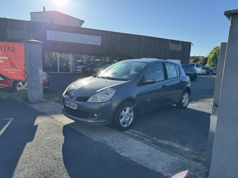 Renault CLIO 1.6I - 110 DYNAMIQUE   CLIM ESSENCE BLEU FONCE Occasion à vendre