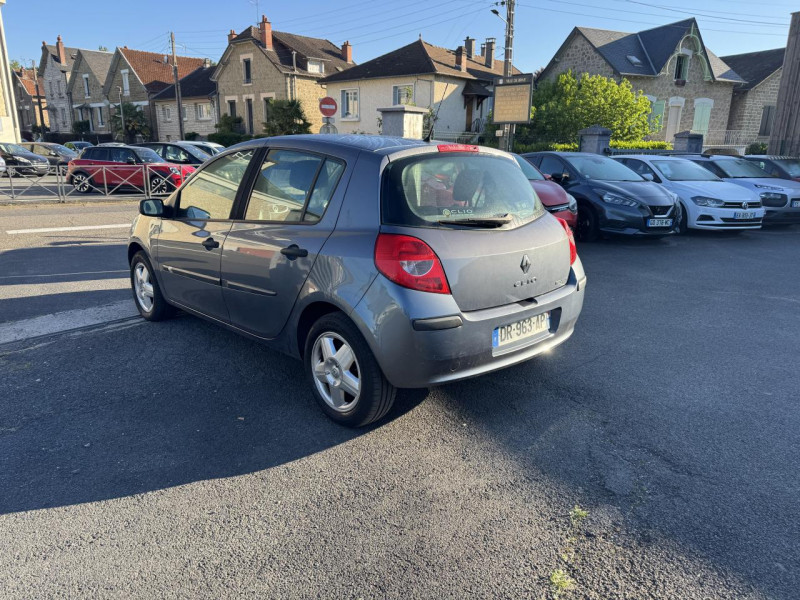 Photo 3 de l'offre de RENAULT CLIO 1.6I - 110 DYNAMIQUE   CLIM à 5490€ chez Triplo auto