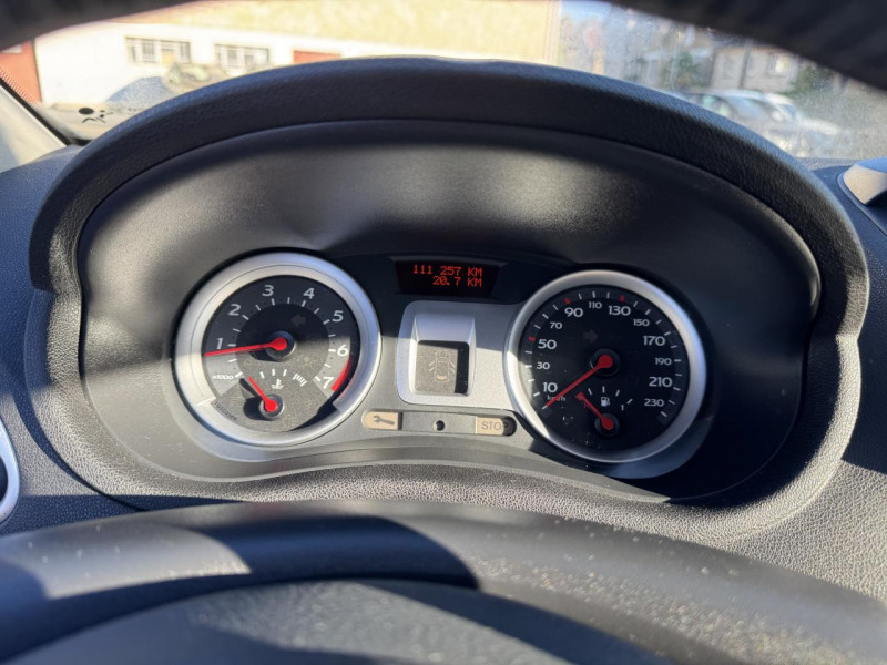 Photo 28 de l'offre de RENAULT CLIO 1.6I - 110 DYNAMIQUE   CLIM à 5490€ chez Triplo auto