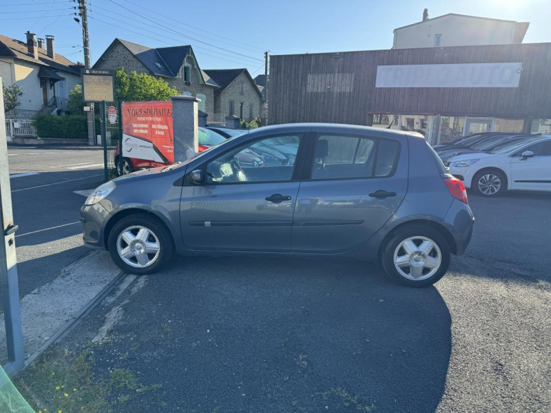 Photo 2 de l'offre de RENAULT CLIO 1.6I - 110 DYNAMIQUE   CLIM à 5490€ chez Triplo auto