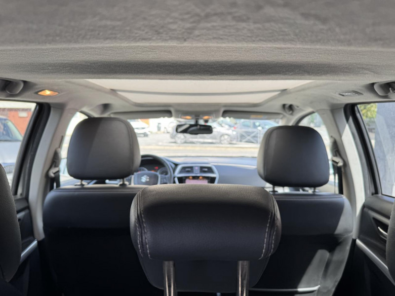 Photo 12 de l'offre de SUZUKI SX4 S-CROSS S-CROSS 1.4 BOOSTERJET ALLGRIP - BVA S-CROSS STYLE GPS   CAMERA AR   TOIT OUVRANT à 12990€ chez Triplo auto