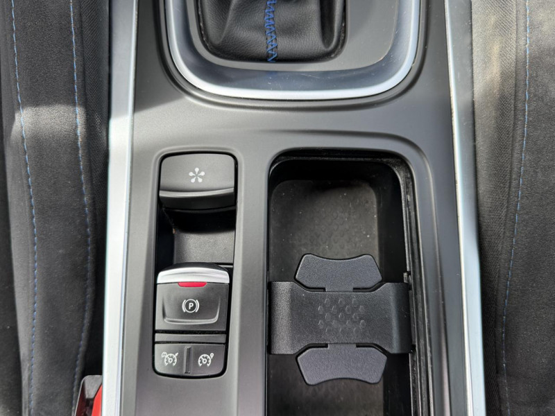 Photo 20 de l'offre de RENAULT MEGANE MéGANE 1.3 TCE - 160 - BV EDC -  GT LINE GPS   TOIT OUVRANT   CAMERA AR  à 15990€ chez Triplo auto
