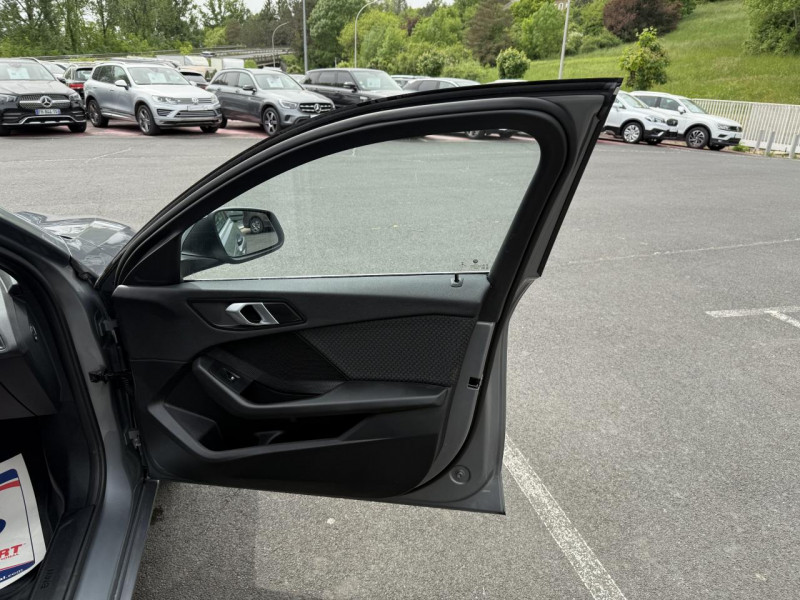 Photo 34 de l'offre de BMW SERIE 1 116I - BV DKG  BERLINE F40 LOUNGE SUIVI BMW   GPS   CAMERA AR à 27990€ chez Triplo auto