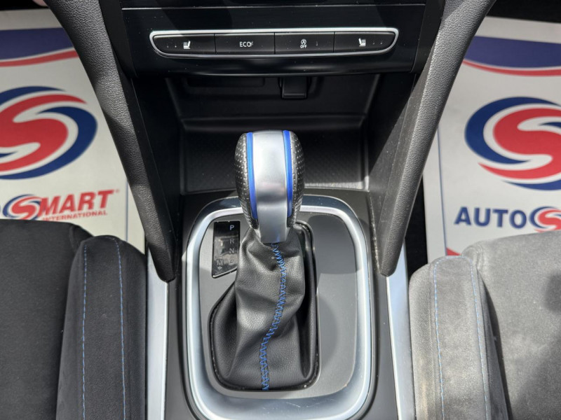 Photo 19 de l'offre de RENAULT MEGANE MéGANE 1.3 TCE - 160 - BV EDC -  GT LINE GPS   TOIT OUVRANT   CAMERA AR  à 15990€ chez Triplo auto