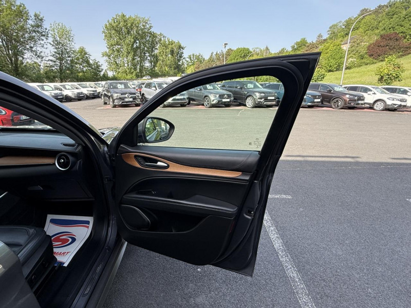 Photo 37 de l'offre de ALFA ROMEO STELVIO 2.2 D - 210 - BVA LUSSO Q4 GPS   CAMERA AR   CLIM à 21990€ chez Triplo auto