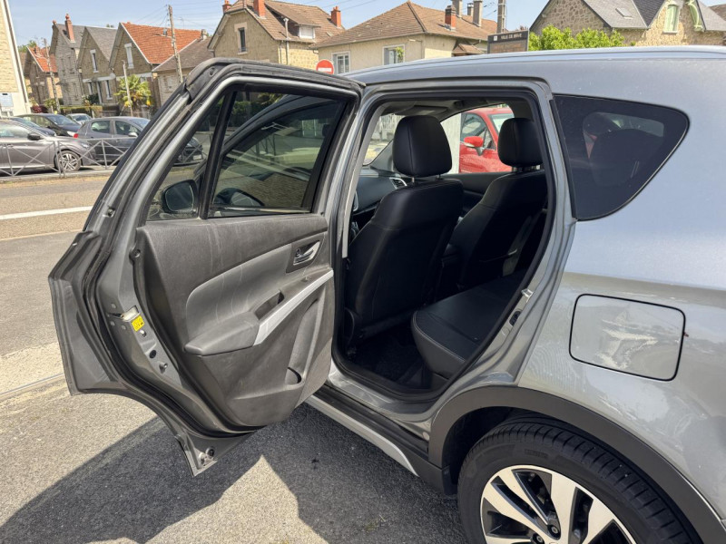 Photo 18 de l'offre de SUZUKI SX4 S-CROSS S-CROSS 1.4 BOOSTERJET ALLGRIP - BVA S-CROSS STYLE GPS   CAMERA AR   TOIT OUVRANT à 12990€ chez Triplo auto