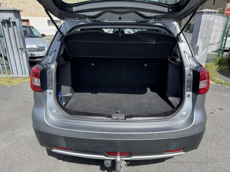 Photo 10 de l'offre de SUZUKI SX4 S-CROSS S-CROSS 1.4 BOOSTERJET ALLGRIP - BVA S-CROSS STYLE GPS   CAMERA AR   TOIT OUVRANT à 12990€ chez Triplo auto