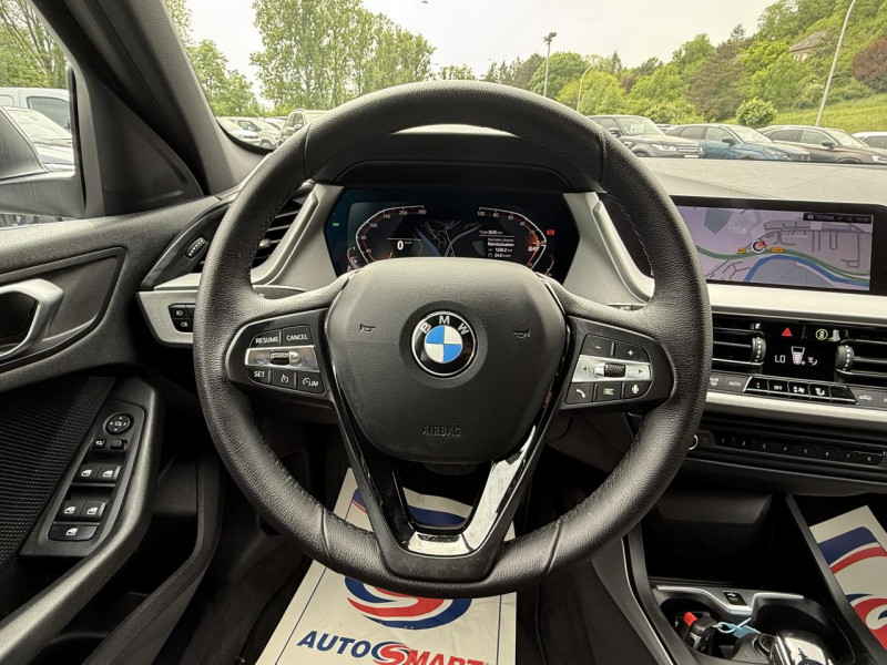 Photo 20 de l'offre de BMW SERIE 1 116I - BV DKG  BERLINE F40 LOUNGE SUIVI BMW   GPS   CAMERA AR à 27990€ chez Triplo auto