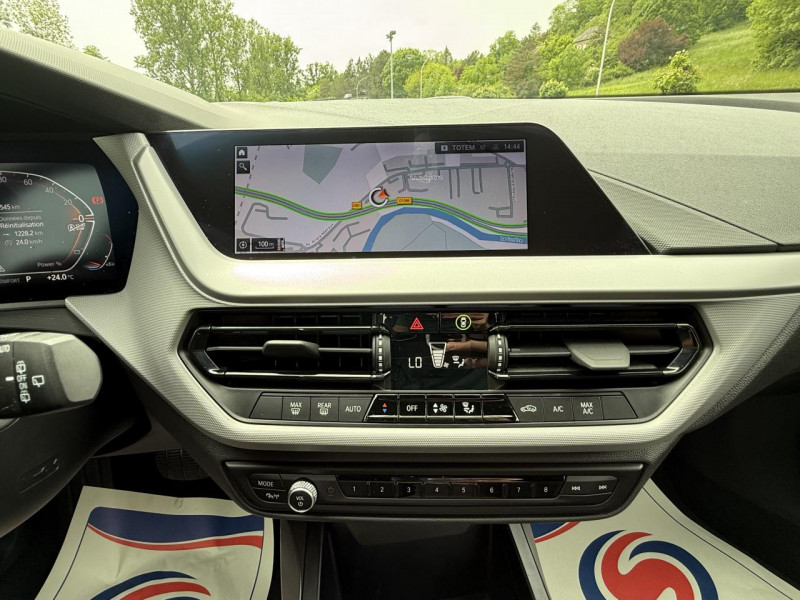Photo 18 de l'offre de BMW SERIE 1 116I - BV DKG  BERLINE F40 LOUNGE SUIVI BMW   GPS   CAMERA AR à 27990€ chez Triplo auto