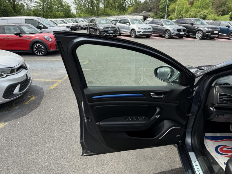 Photo 34 de l'offre de RENAULT MEGANE MéGANE 1.3 TCE - 160 - BV EDC -  GT LINE GPS   TOIT OUVRANT   CAMERA AR  à 15990€ chez Triplo auto