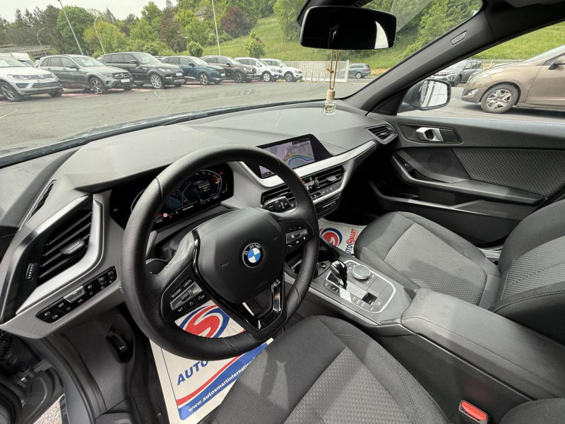 Photo 10 de l'offre de BMW SERIE 1 116I - BV DKG  BERLINE F40 LOUNGE SUIVI BMW   GPS   CAMERA AR à 27990€ chez Triplo auto