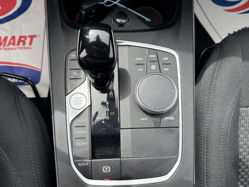 Photo 25 de l'offre de BMW SERIE 1 116I - BV DKG  BERLINE F40 LOUNGE SUIVI BMW   GPS   CAMERA AR à 27990€ chez Triplo auto