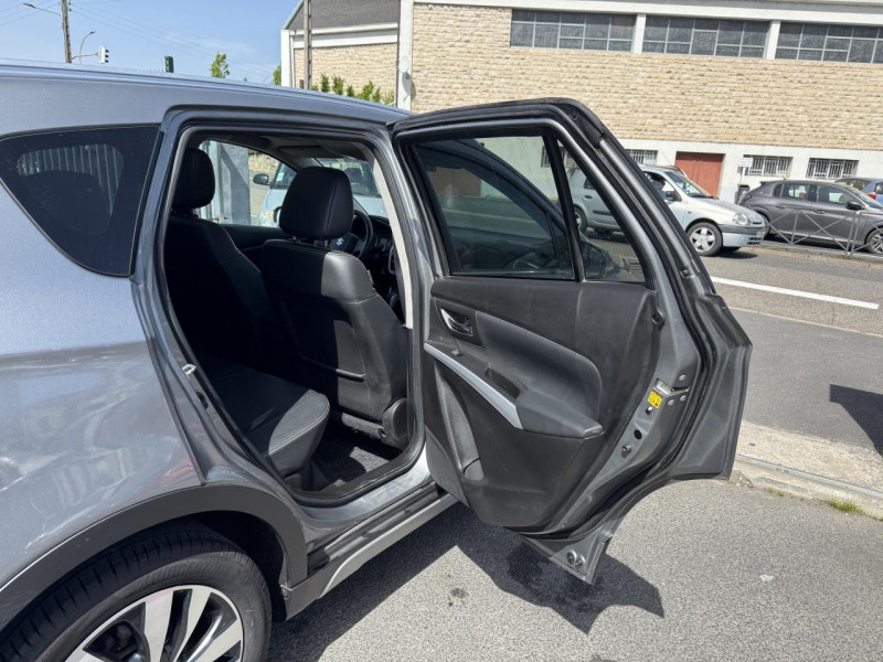 Photo 13 de l'offre de SUZUKI SX4 S-CROSS S-CROSS 1.4 BOOSTERJET ALLGRIP - BVA S-CROSS STYLE GPS   CAMERA AR   TOIT OUVRANT à 12990€ chez Triplo auto