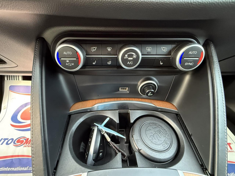 Photo 23 de l'offre de ALFA ROMEO STELVIO 2.2 D - 210 - BVA LUSSO Q4 GPS   CAMERA AR   CLIM à 21990€ chez Triplo auto