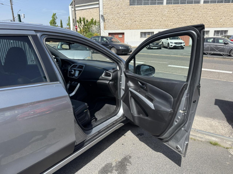 Photo 15 de l'offre de SUZUKI SX4 S-CROSS S-CROSS 1.4 BOOSTERJET ALLGRIP - BVA S-CROSS STYLE GPS   CAMERA AR   TOIT OUVRANT à 12990€ chez Triplo auto