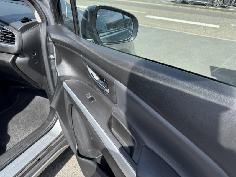 Photo 16 de l'offre de SUZUKI SX4 S-CROSS S-CROSS 1.4 BOOSTERJET ALLGRIP - BVA S-CROSS STYLE GPS   CAMERA AR   TOIT OUVRANT à 12990€ chez Triplo auto