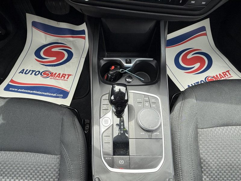 Photo 19 de l'offre de BMW SERIE 1 116I - BV DKG  BERLINE F40 LOUNGE SUIVI BMW   GPS   CAMERA AR à 27990€ chez Triplo auto