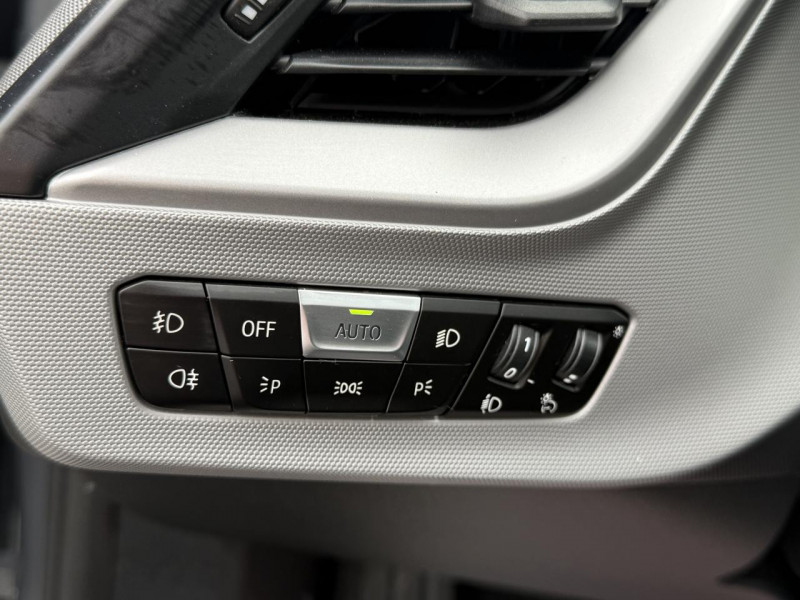 Photo 28 de l'offre de BMW SERIE 1 116I - BV DKG  BERLINE F40 LOUNGE SUIVI BMW   GPS   CAMERA AR à 27990€ chez Triplo auto