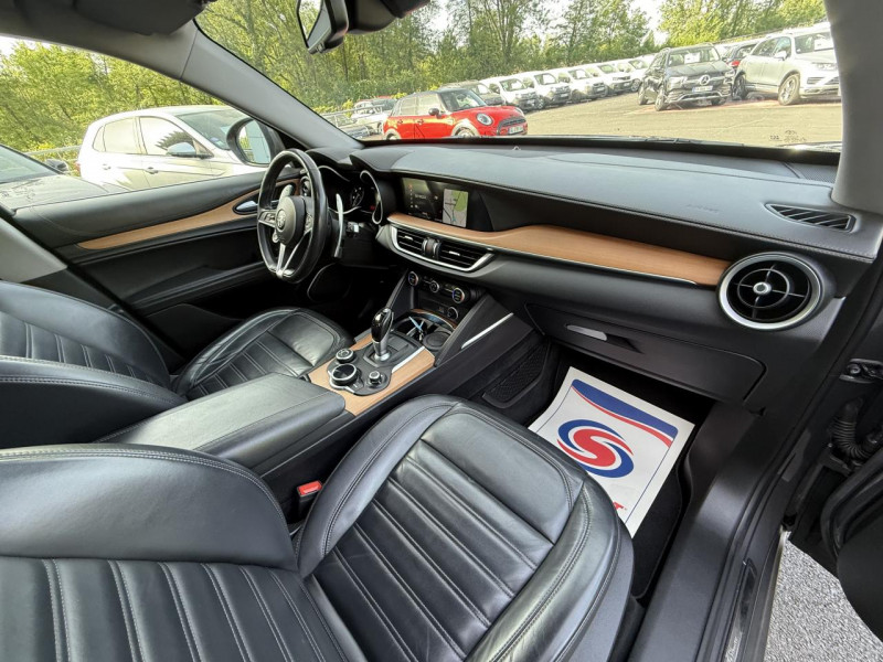 Photo 16 de l'offre de ALFA ROMEO STELVIO 2.2 D - 210 - BVA LUSSO Q4 GPS   CAMERA AR   CLIM à 21990€ chez Triplo auto
