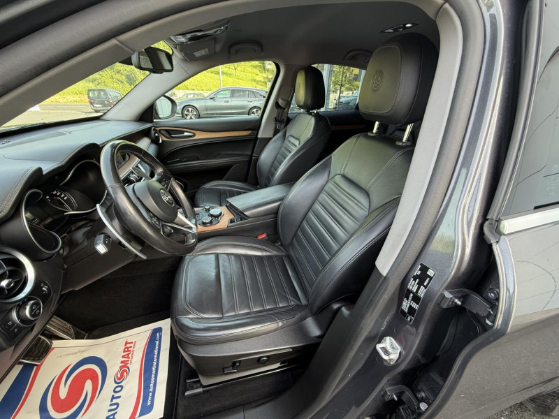 Photo 9 de l'offre de ALFA ROMEO STELVIO 2.2 D - 210 - BVA LUSSO Q4 GPS   CAMERA AR   CLIM à 21990€ chez Triplo auto