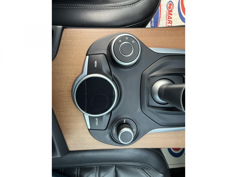 Photo 24 de l'offre de ALFA ROMEO STELVIO 2.2 D - 210 - BVA LUSSO Q4 GPS   CAMERA AR   CLIM à 21990€ chez Triplo auto