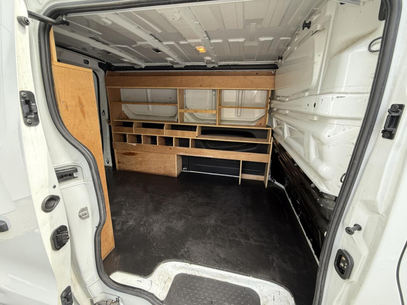 Photo 12 de l'offre de RENAULT TRAFIC L1H1 1000 KG 1.6 DCI - 120  FOURGON CONFORT L1H1 TVA RECUPERABLE   ATTELAGE à 15990€ chez Triplo auto