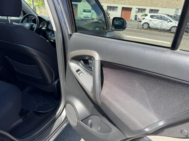 Photo 14 de l'offre de TOYOTA RAV 4 2.2 - 150 D-4D LIFE CLIM   ATTELAGE à 9990€ chez Triplo auto