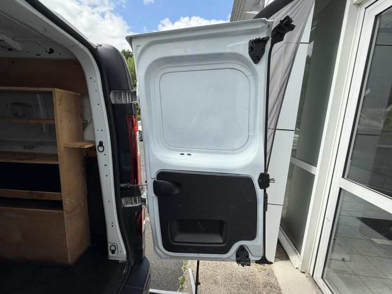 Photo 25 de l'offre de RENAULT TRAFIC L1H1 1000 KG 1.6 DCI - 120  FOURGON CONFORT L1H1 TVA RECUPERABLE   ATTELAGE à 15990€ chez Triplo auto