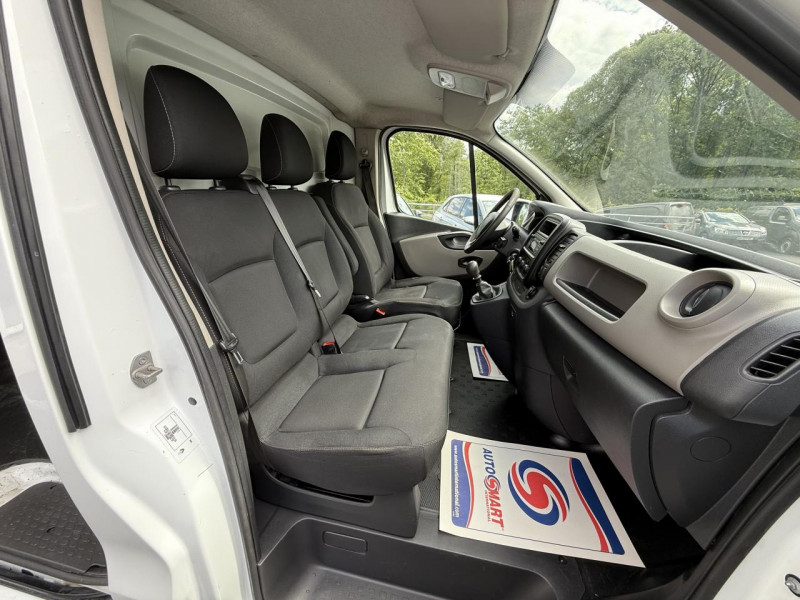 Photo 13 de l'offre de RENAULT TRAFIC L1H1 1000 KG 1.6 DCI - 120  FOURGON CONFORT L1H1 TVA RECUPERABLE   ATTELAGE à 15990€ chez Triplo auto
