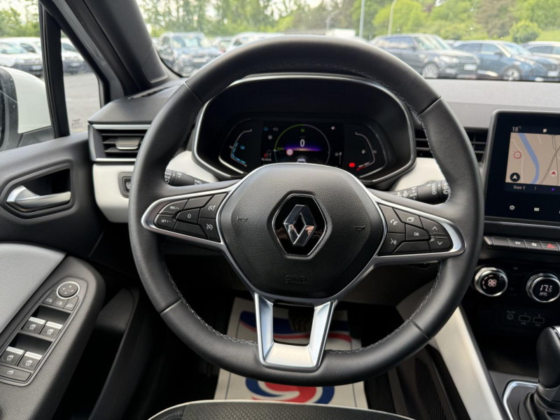 Photo 20 de l'offre de RENAULT CLIO 1.6 E-TECH HYBRIDE - 140 - BVA MULTI-MODES  INTENS GPS   CAMERA AR   CARPLAY à 17990€ chez Triplo auto