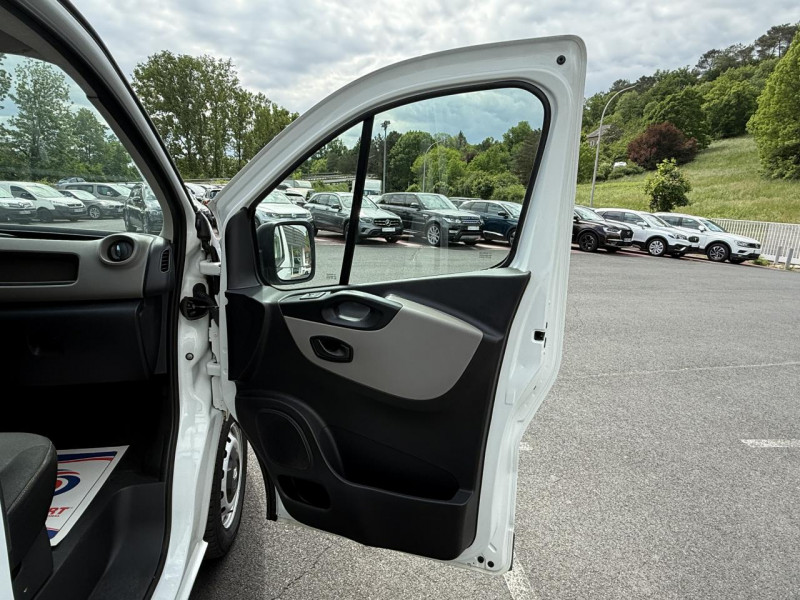 Photo 27 de l'offre de RENAULT TRAFIC L1H1 1000 KG 1.6 DCI - 120  FOURGON CONFORT L1H1 TVA RECUPERABLE   ATTELAGE à 15990€ chez Triplo auto