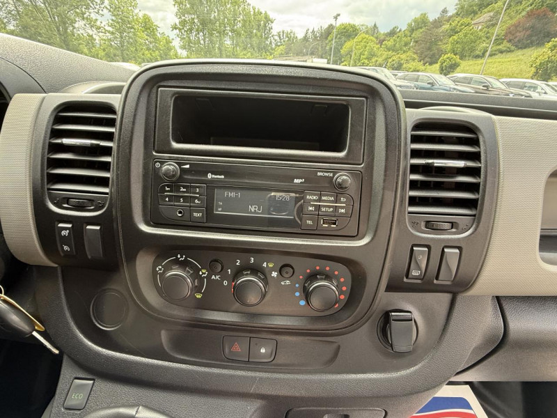Photo 16 de l'offre de RENAULT TRAFIC L1H1 1000 KG 1.6 DCI - 120  FOURGON CONFORT L1H1 TVA RECUPERABLE   ATTELAGE à 15990€ chez Triplo auto