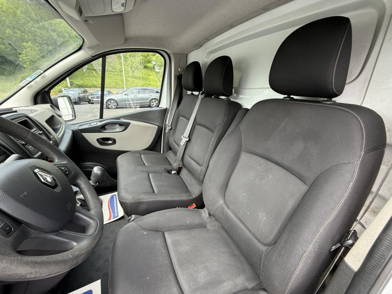 Photo 9 de l'offre de RENAULT TRAFIC L1H1 1000 KG 1.6 DCI - 120  FOURGON CONFORT L1H1 TVA RECUPERABLE   ATTELAGE à 15990€ chez Triplo auto