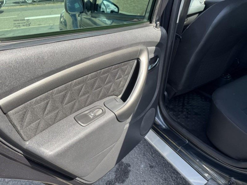 Photo 19 de l'offre de DACIA DUSTER 1.2 TCE - 125 PRESTIGE GPS   CLIM   ATTELAGE à 8990€ chez Triplo auto