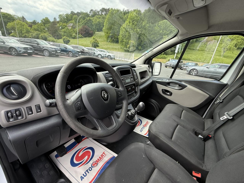 Photo 10 de l'offre de RENAULT TRAFIC L1H1 1000 KG 1.6 DCI - 120  FOURGON CONFORT L1H1 TVA RECUPERABLE   ATTELAGE à 15990€ chez Triplo auto