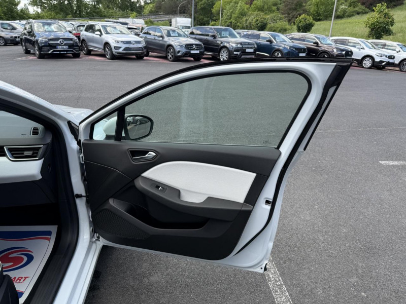 Photo 32 de l'offre de RENAULT CLIO 1.6 E-TECH HYBRIDE - 140 - BVA MULTI-MODES  INTENS GPS   CAMERA AR   CARPLAY à 17990€ chez Triplo auto