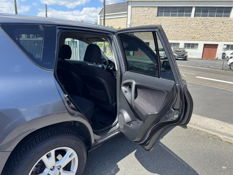 Photo 13 de l'offre de TOYOTA RAV 4 2.2 - 150 D-4D LIFE CLIM   ATTELAGE à 9990€ chez Triplo auto