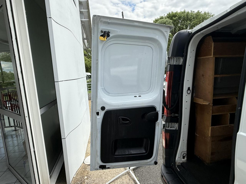 Photo 24 de l'offre de RENAULT TRAFIC L1H1 1000 KG 1.6 DCI - 120  FOURGON CONFORT L1H1 TVA RECUPERABLE   ATTELAGE à 15990€ chez Triplo auto