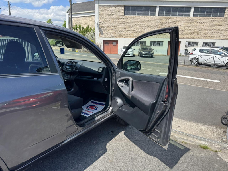 Photo 16 de l'offre de TOYOTA RAV 4 2.2 - 150 D-4D LIFE CLIM   ATTELAGE à 9990€ chez Triplo auto