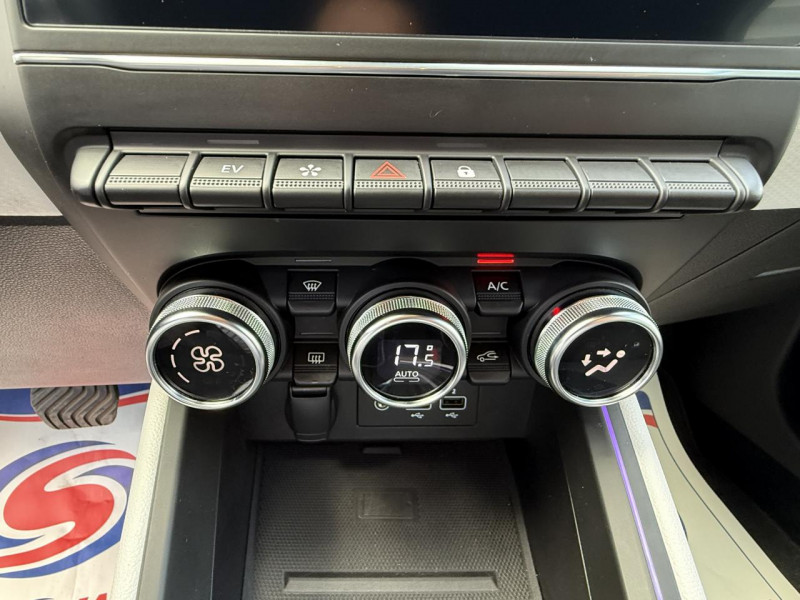 Photo 23 de l'offre de RENAULT CLIO 1.6 E-TECH HYBRIDE - 140 - BVA MULTI-MODES  INTENS GPS   CAMERA AR   CARPLAY à 17990€ chez Triplo auto