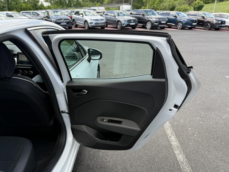 Photo 31 de l'offre de RENAULT CLIO 1.6 E-TECH HYBRIDE - 140 - BVA MULTI-MODES  INTENS GPS   CAMERA AR   CARPLAY à 17990€ chez Triplo auto