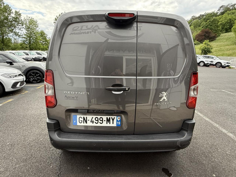 Photo 6 de l'offre de PEUGEOT PARTNER M 650KG 1.5 BLUEHDI S&S - 130 - BV EAT8 GPS   CAMERA AR   CARPLAY à 23990€ chez Triplo auto