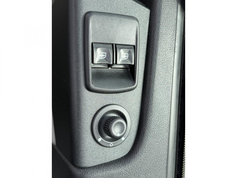 Photo 22 de l'offre de RENAULT TRAFIC L1H1 1000 KG 1.6 DCI - 120  FOURGON CONFORT L1H1 TVA RECUPERABLE   ATTELAGE à 15990€ chez Triplo auto