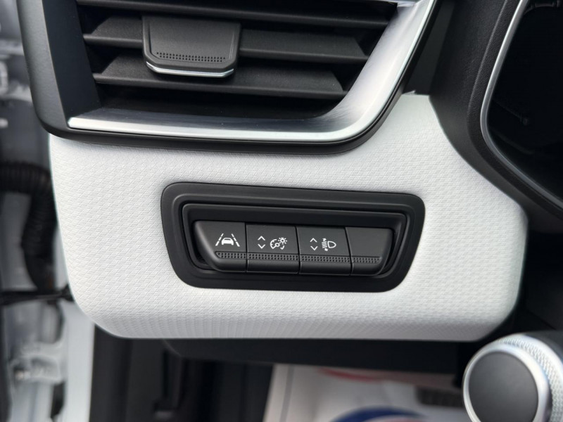 Photo 27 de l'offre de RENAULT CLIO 1.6 E-TECH HYBRIDE - 140 - BVA MULTI-MODES  INTENS GPS   CAMERA AR   CARPLAY à 17990€ chez Triplo auto